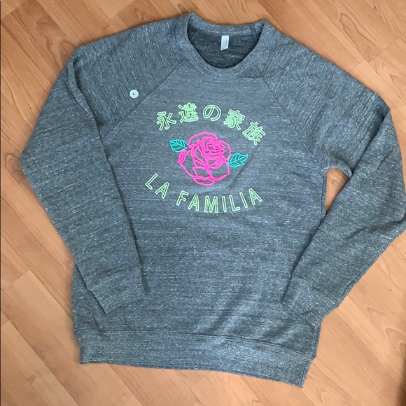 NWOT!! La Familia Sweatshirt - Picture 1 of 2